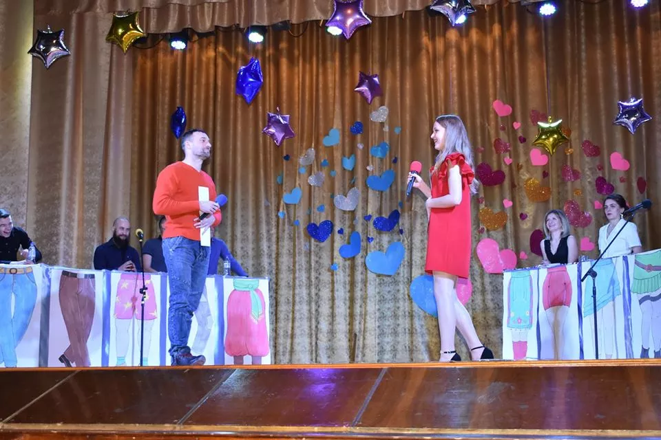 У «Центрі культури, дозвілля та спорту Іваничівської селищної ради» відбулося шоу «Хто зверху?» 14