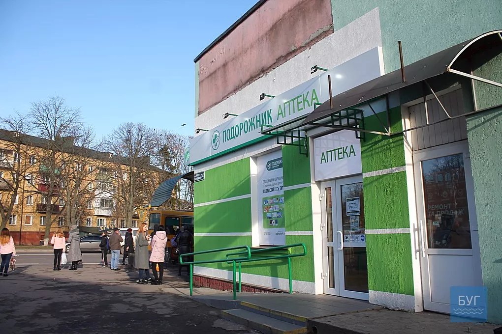 «Масок немає і замовити не можна»: в більшості аптек Володимира-Волинського - проблеми з постачанням медичних масок 18