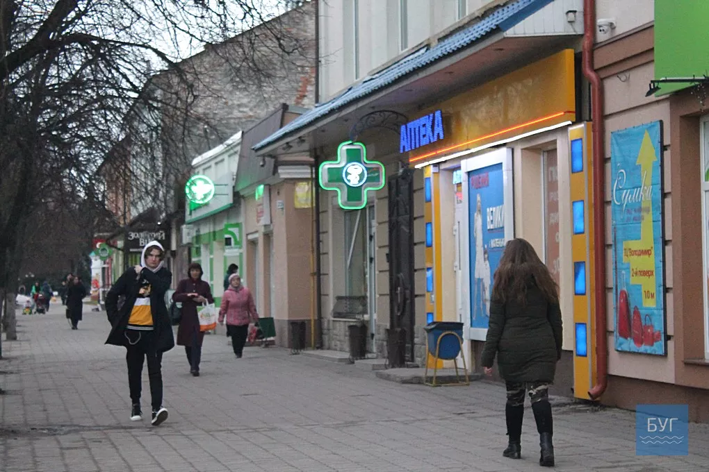 «Масок немає і замовити не можна»: в більшості аптек Володимира-Волинського - проблеми з постачанням медичних масок 16