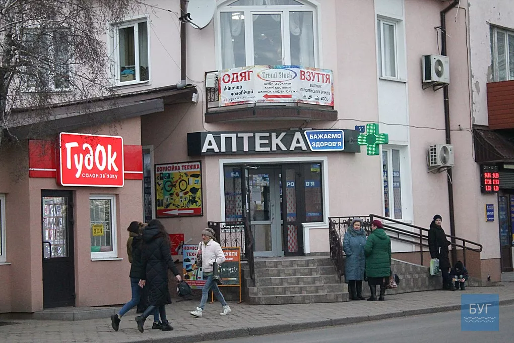 «Масок немає і замовити не можна»: в більшості аптек Володимира-Волинського - проблеми з постачанням медичних масок 19