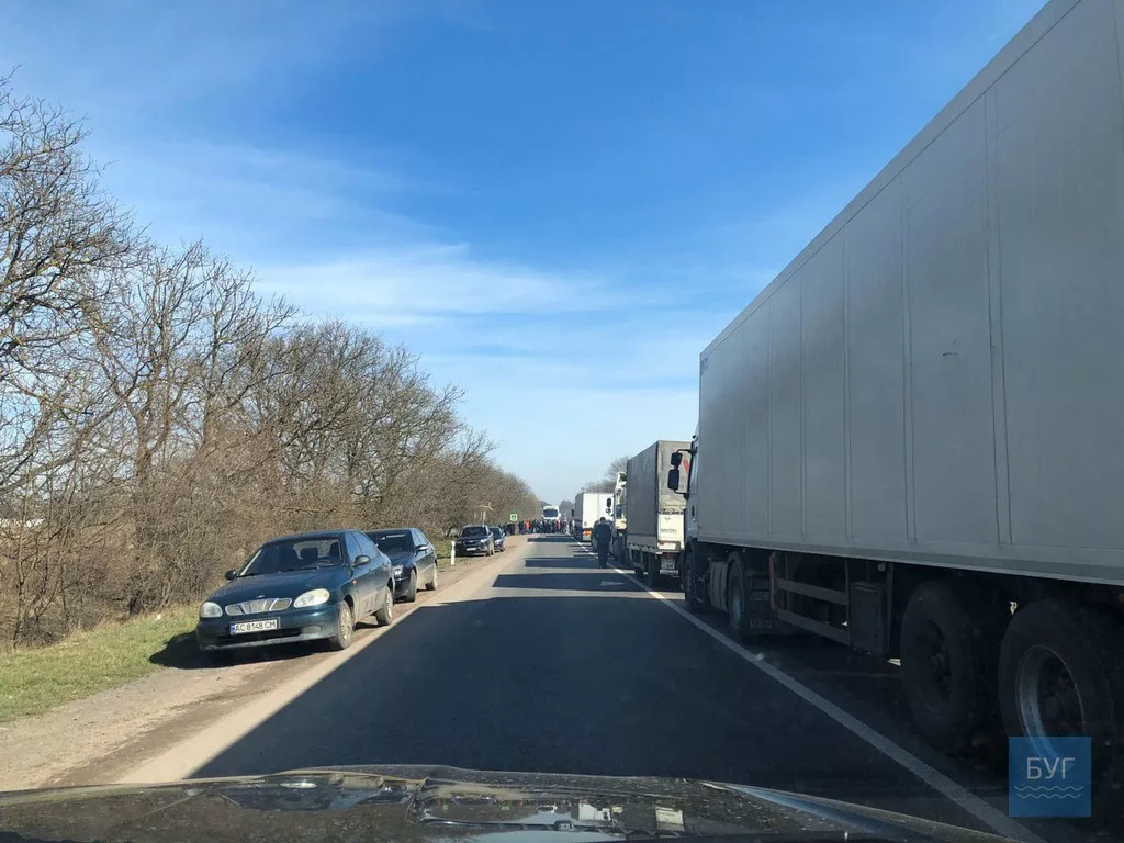 Акція протесту: шахтарі блокують трасу перед Нововолинськом, бо біля Епіцентру була можливість об'їзду 3