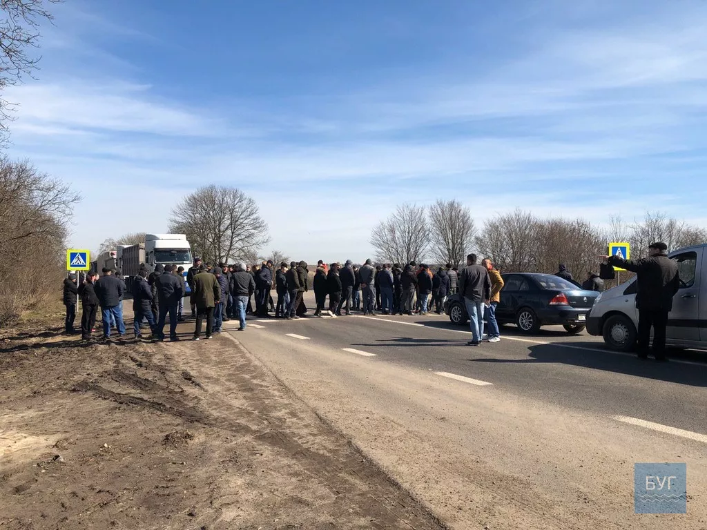 Акція протесту: шахтарі блокують трасу перед Нововолинськом, бо біля Епіцентру була можливість об'їзду 6