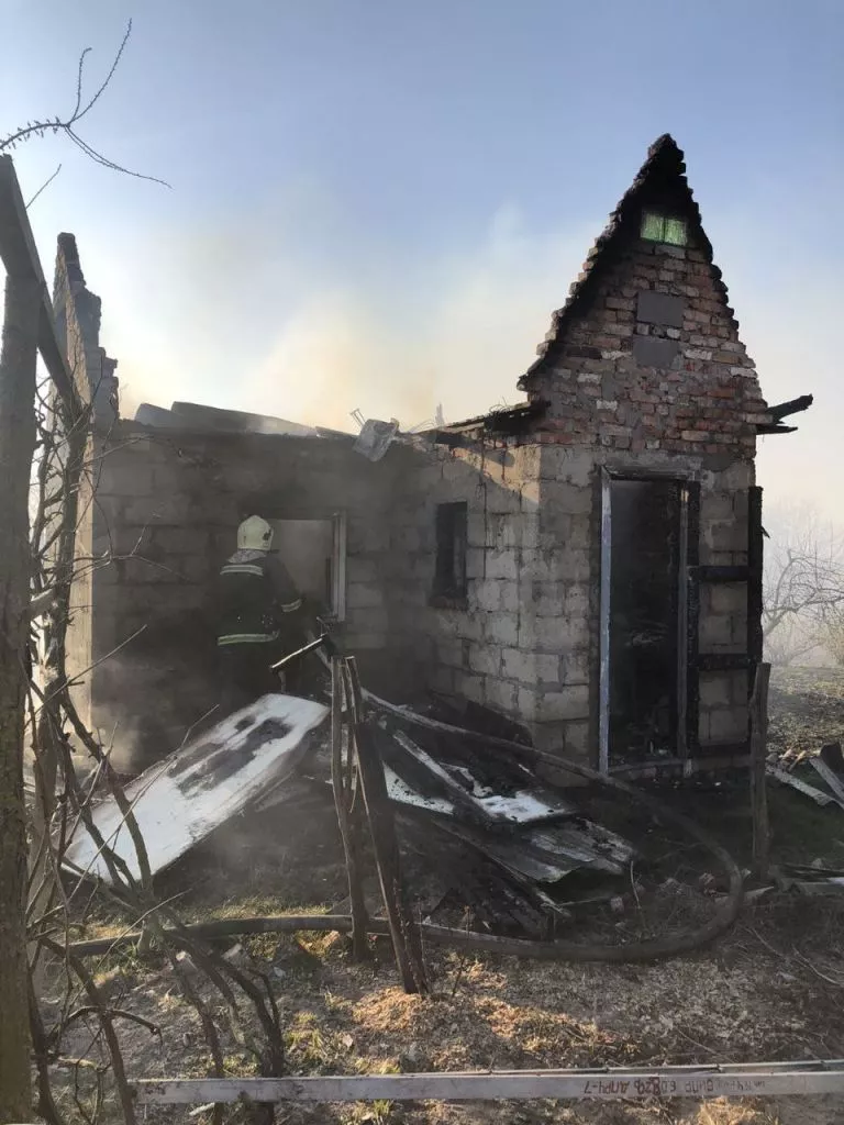 У масиві «Марс» неподалік Володимира-Волинського згоріли дві дачі 3