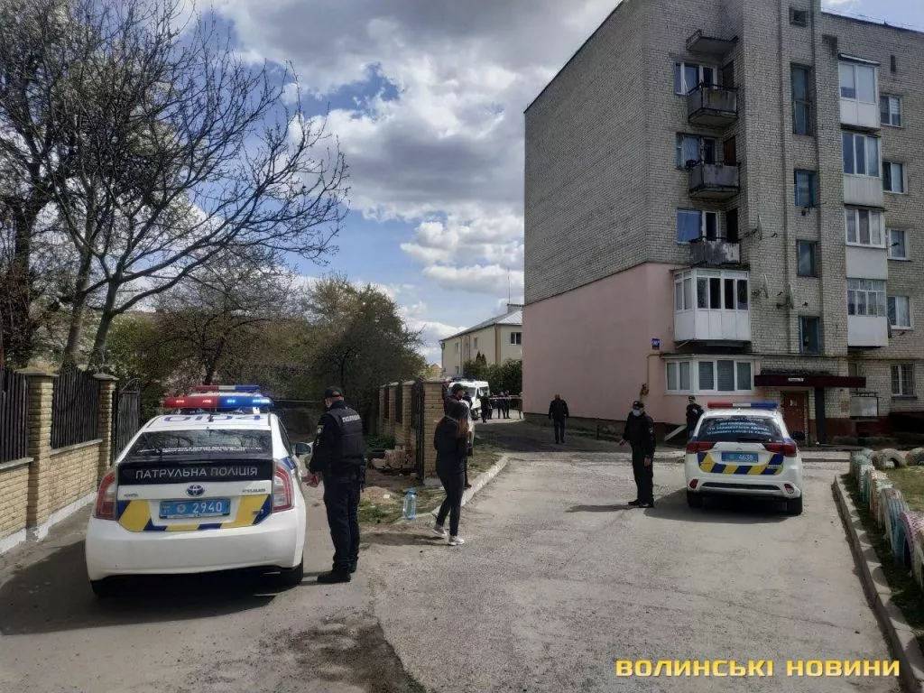На вулиці в Луцьку знайшли тіло чоловіка із перерізаним горлом 2