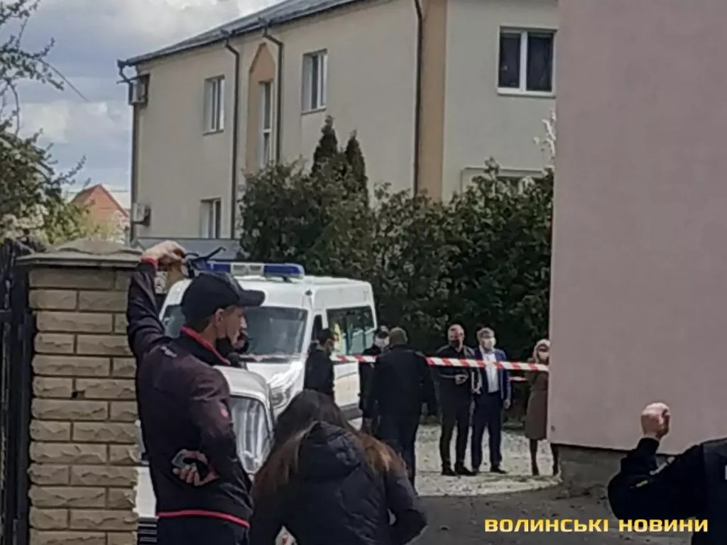 На вулиці в Луцьку знайшли тіло чоловіка із перерізаним горлом 1