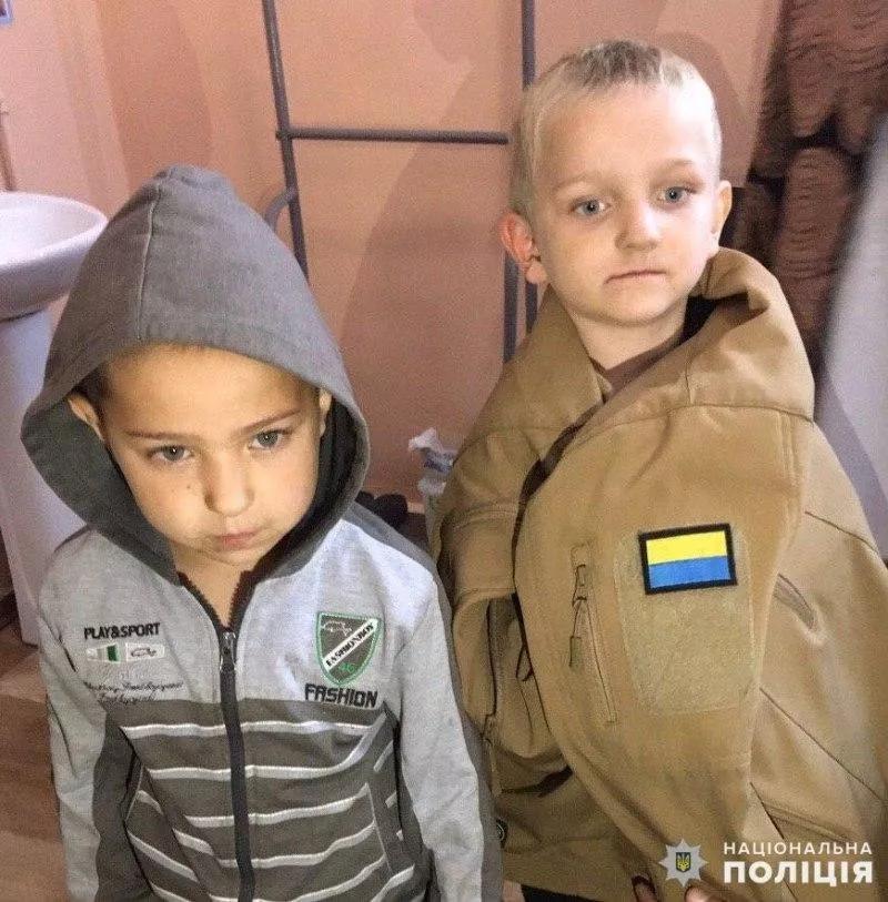 В Донецькій області трьох маленьких хлопчиків пів ночі шукали 200 людей і поліція, знайшли біля шахти 3