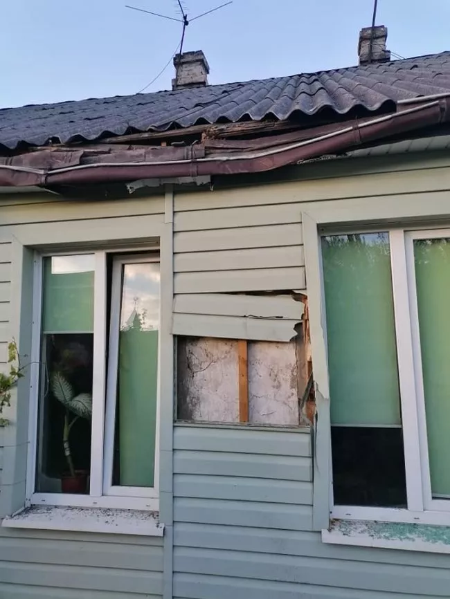 ДТП у Ковелі: позашляховик протаранив паркан та врізався у стіну будинку, де спали люди 5