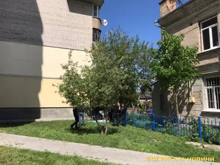 У Луцьку загинув чоловік, який випав з вікна 9 поверху 1