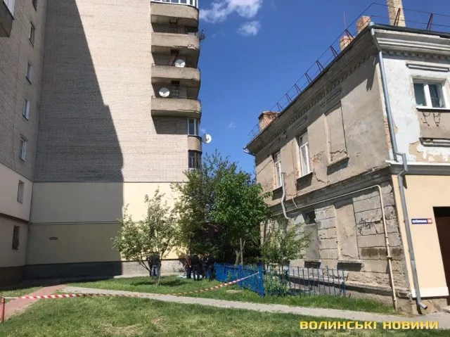 У Луцьку загинув чоловік, який випав з вікна 9 поверху 2