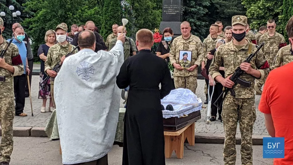 У Володимирі-Волинському прощалися з загиблим Героєм Іллею Струком 41