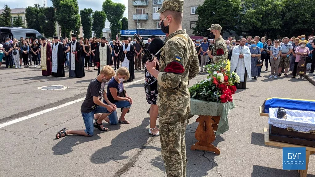 У Володимирі-Волинському прощалися з загиблим Героєм Іллею Струком 21