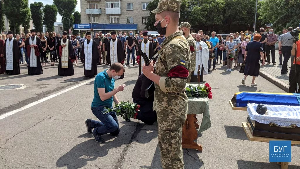 У Володимирі-Волинському прощалися з загиблим Героєм Іллею Струком 40