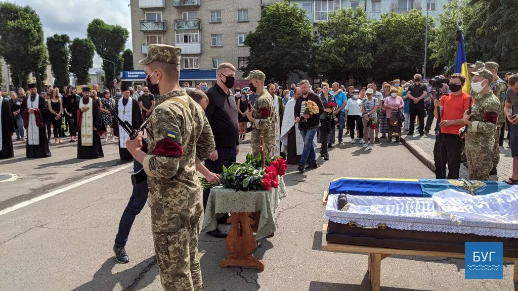 У Володимирі-Волинському прощалися з загиблим Героєм Іллею Струком 39