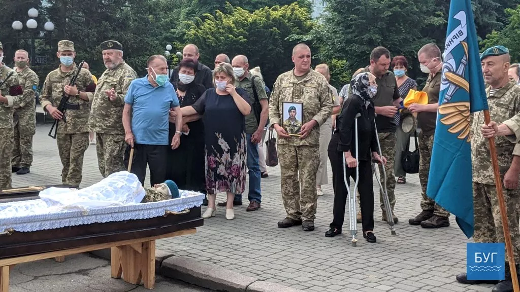 У Володимирі-Волинському прощалися з загиблим Героєм Іллею Струком 27