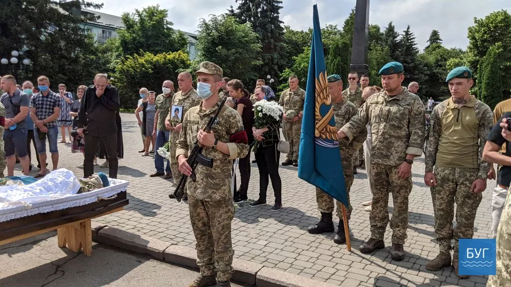 У Володимирі-Волинському прощалися з загиблим Героєм Іллею Струком 15
