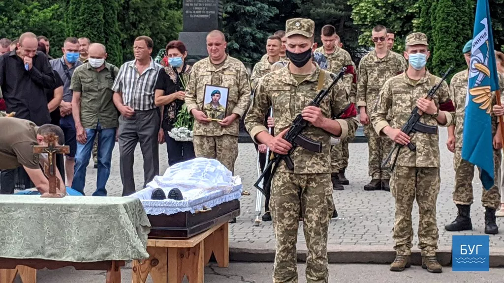 У Володимирі-Волинському прощалися з загиблим Героєм Іллею Струком 42