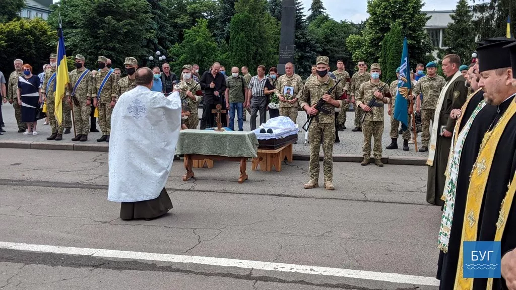 У Володимирі-Волинському прощалися з загиблим Героєм Іллею Струком 14