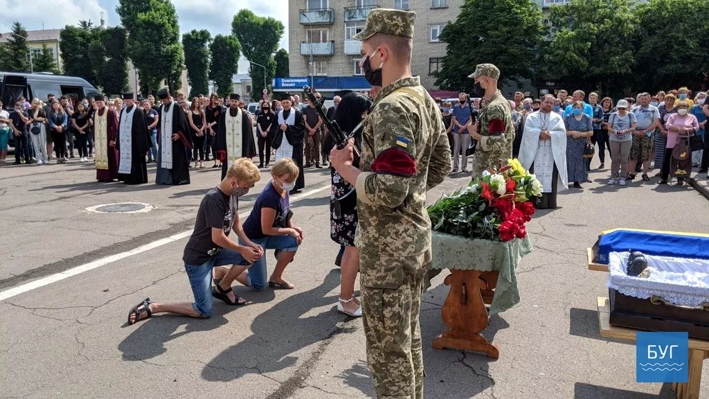 У Володимирі-Волинському прощалися з загиблим Героєм Іллею Струком 2