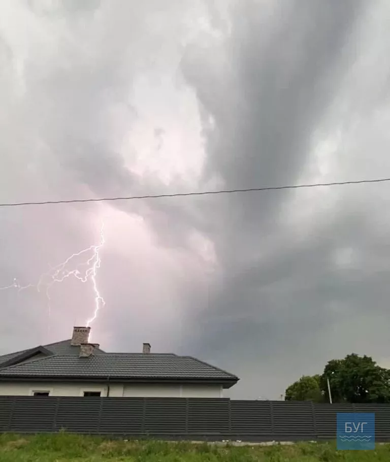 Фото дня: блискавичне небо над Нововолинськом 1