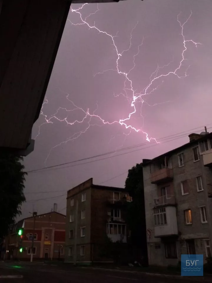 Фото дня: блискавичне небо над Нововолинськом 2