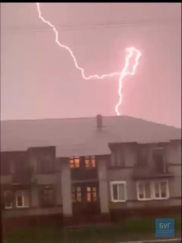 Фото дня: блискавичне небо над Нововолинськом 4