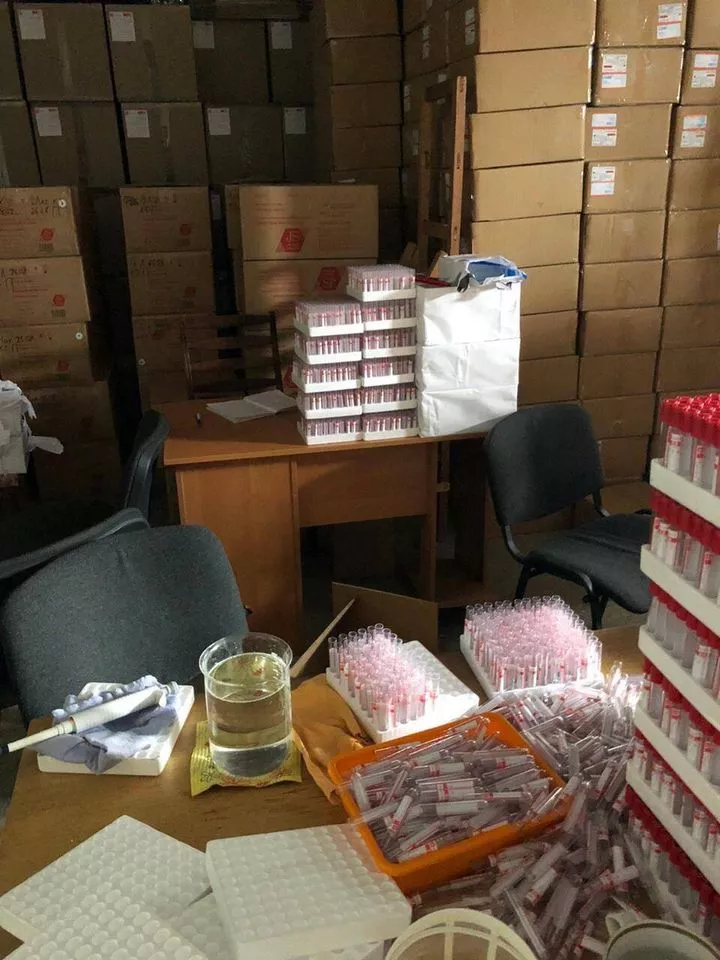 На Харківщині цех підпільно виготовляв набори для тестування на COVID-19 2