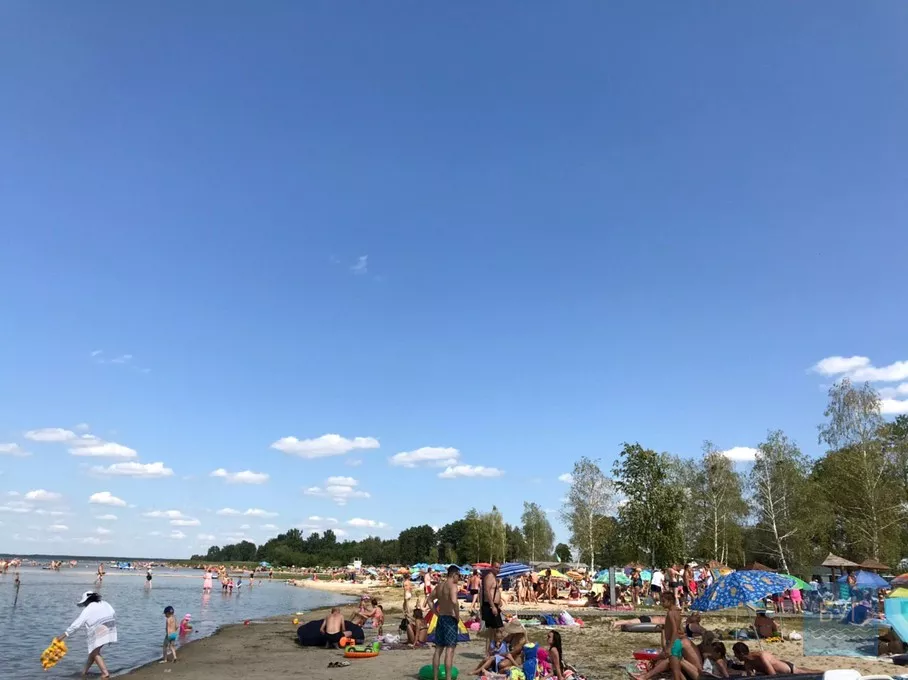 Як виглядають переповнені пляжі Світязя 1