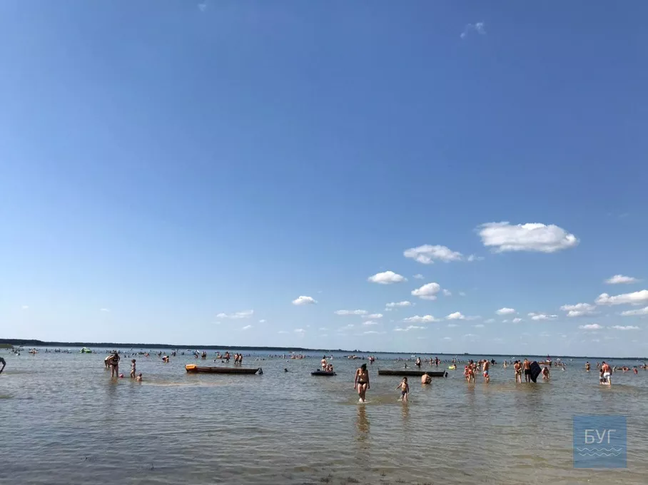 Як виглядають переповнені пляжі Світязя 2