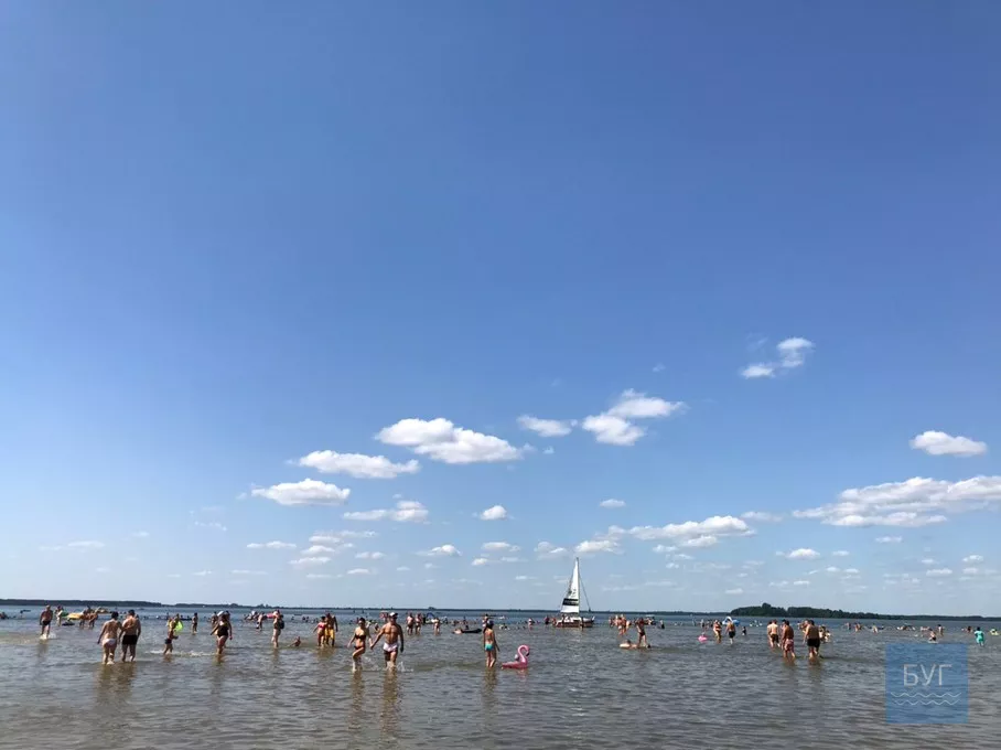 Як виглядають переповнені пляжі Світязя 6