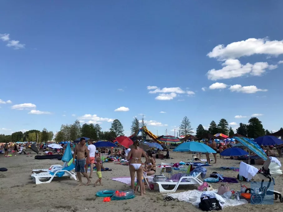 Як виглядають переповнені пляжі Світязя 7