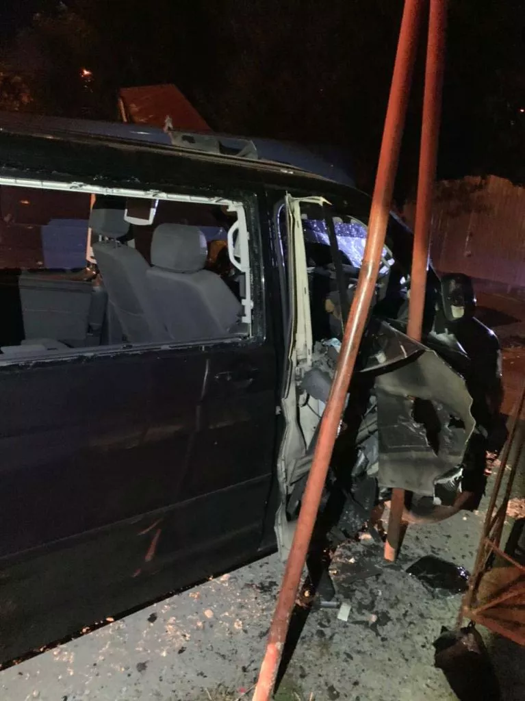 Невідомі у Рівному кинули гранату в автомобіль, припаркований біля багатоповерхівок 2