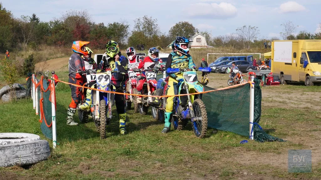 У Нововолинську відбулися масштабні змагання з мотокросу 18