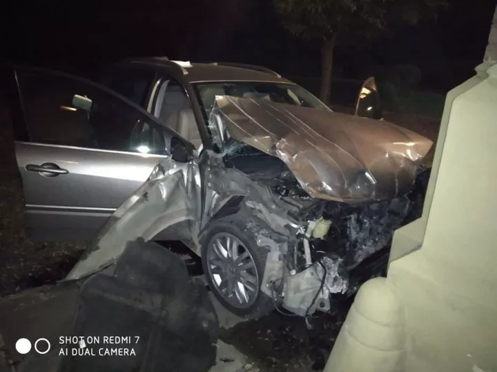 У Чернівцях автомобіль протаранив ворота і стіну університету Федьковича 2