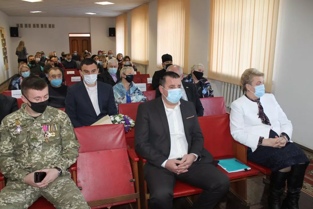 Відбулася перша сесія Іваничівської селищної ради: новообрана голова Лідія Томашевська склала присягу, депутати отримали посвідчення 3