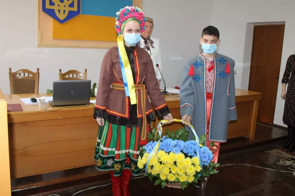 Відбулася перша сесія Іваничівської селищної ради: новообрана голова Лідія Томашевська склала присягу, депутати отримали посвідчення 5