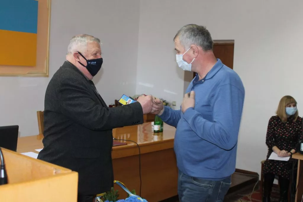 Відбулася перша сесія Іваничівської селищної ради: новообрана голова Лідія Томашевська склала присягу, депутати отримали посвідчення 6