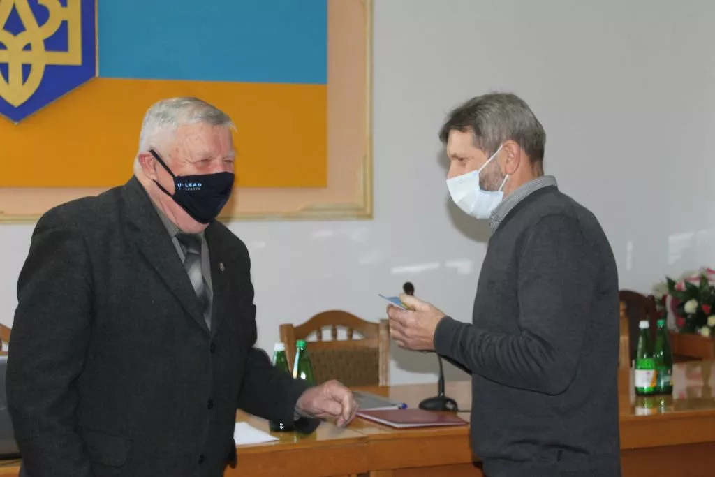 Відбулася перша сесія Іваничівської селищної ради: новообрана голова Лідія Томашевська склала присягу, депутати отримали посвідчення 8