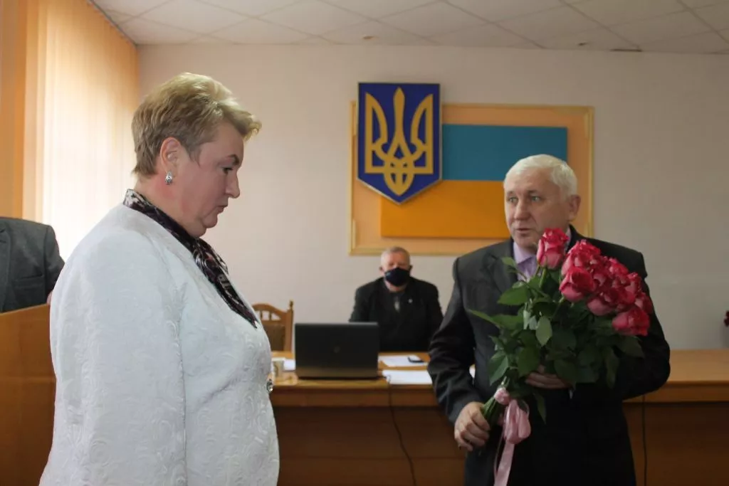 Відбулася перша сесія Іваничівської селищної ради: новообрана голова Лідія Томашевська склала присягу, депутати отримали посвідчення 9