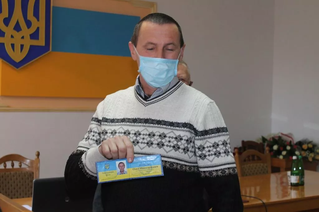 Відбулася перша сесія Іваничівської селищної ради: новообрана голова Лідія Томашевська склала присягу, депутати отримали посвідчення 12