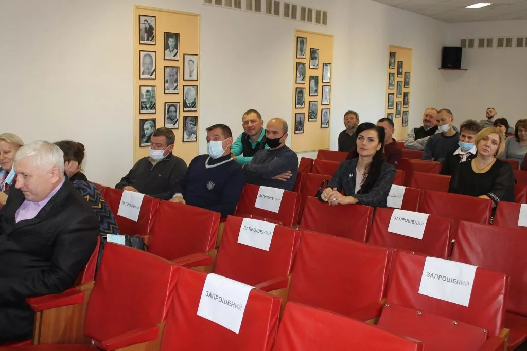 Відбулася перша сесія Іваничівської селищної ради: новообрана голова Лідія Томашевська склала присягу, депутати отримали посвідчення 13