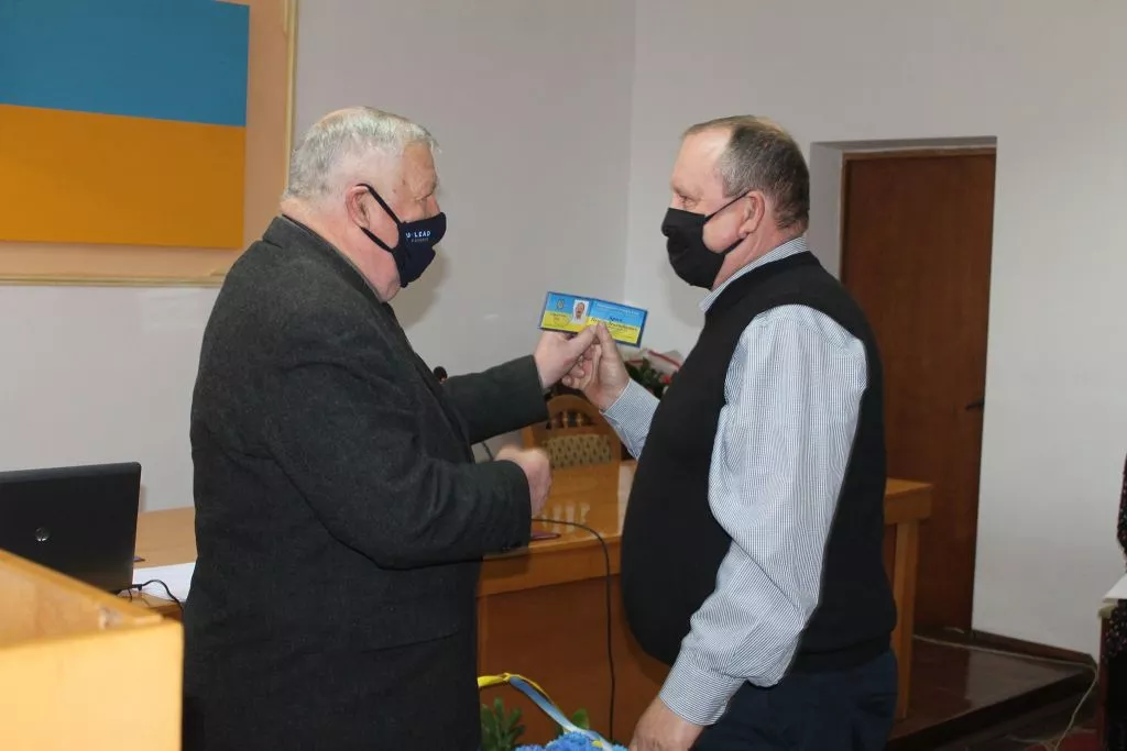 Відбулася перша сесія Іваничівської селищної ради: новообрана голова Лідія Томашевська склала присягу, депутати отримали посвідчення 14