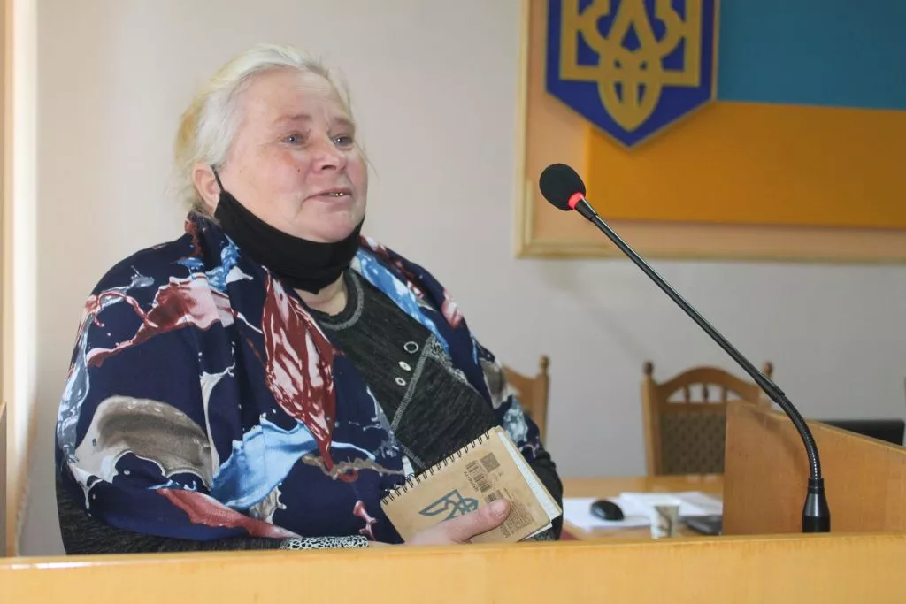 Відбулася перша сесія Іваничівської селищної ради: новообрана голова Лідія Томашевська склала присягу, депутати отримали посвідчення 19