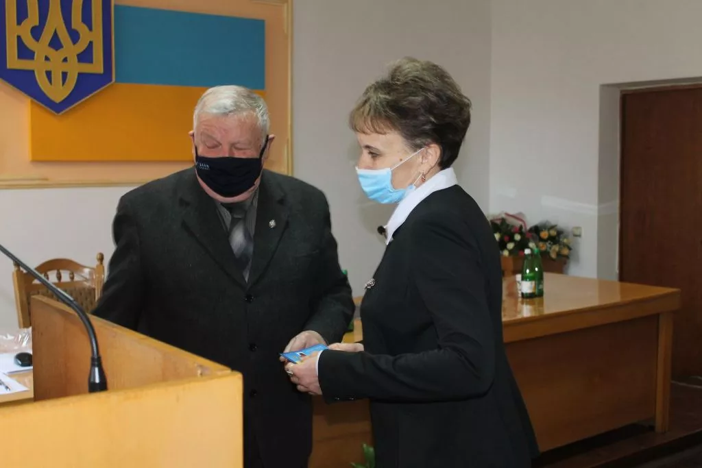Відбулася перша сесія Іваничівської селищної ради: новообрана голова Лідія Томашевська склала присягу, депутати отримали посвідчення 25