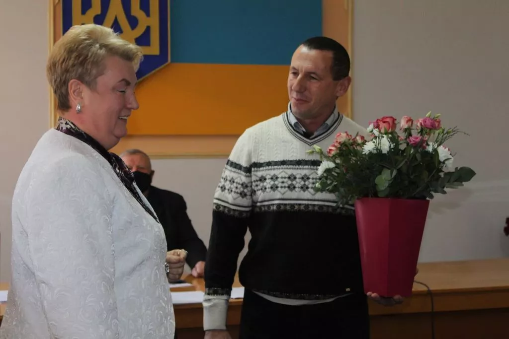 Відбулася перша сесія Іваничівської селищної ради: новообрана голова Лідія Томашевська склала присягу, депутати отримали посвідчення 2