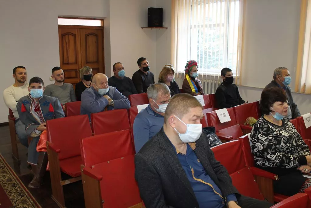 Відбулася перша сесія Іваничівської селищної ради: новообрана голова Лідія Томашевська склала присягу, депутати отримали посвідчення 27