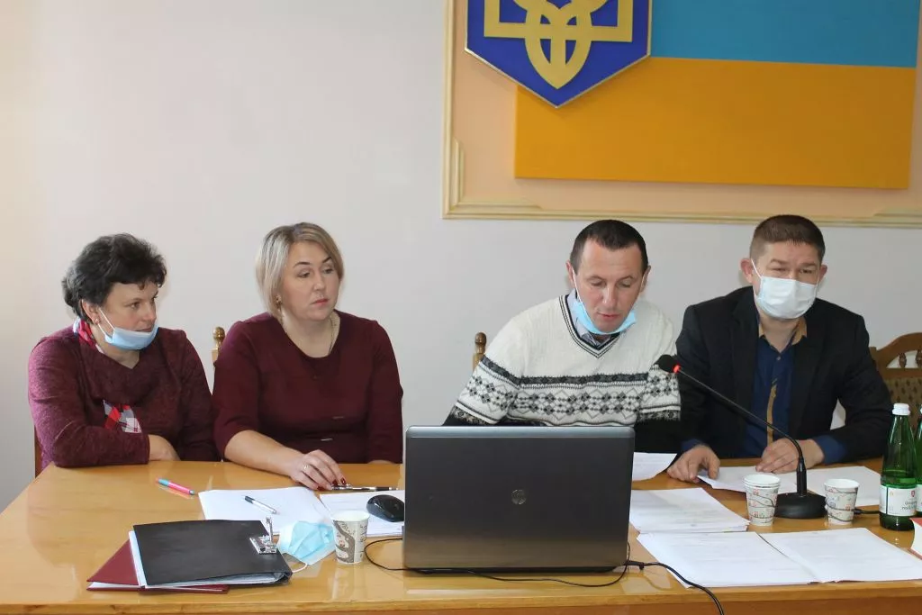 Відбулася перша сесія Іваничівської селищної ради: новообрана голова Лідія Томашевська склала присягу, депутати отримали посвідчення 28