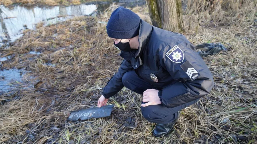 На Львівщині патрульні витягнули з тонучого автомобіля двох чоловіків 2