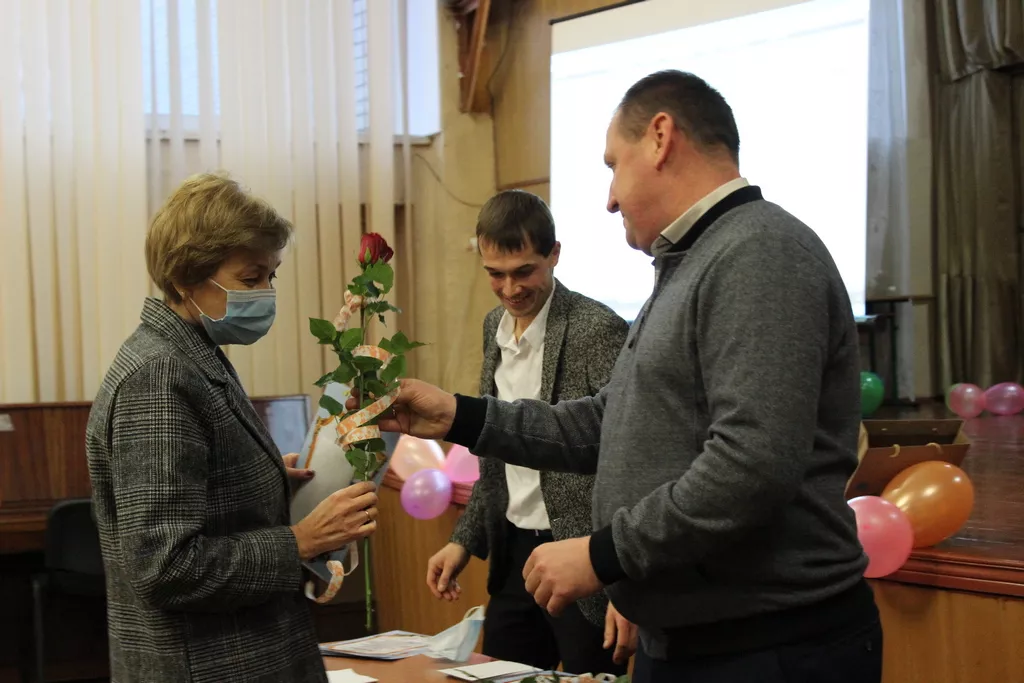До 80-річчя Володимир-Волинської школи №3-ліцей привітали і нагородили педагогів 5