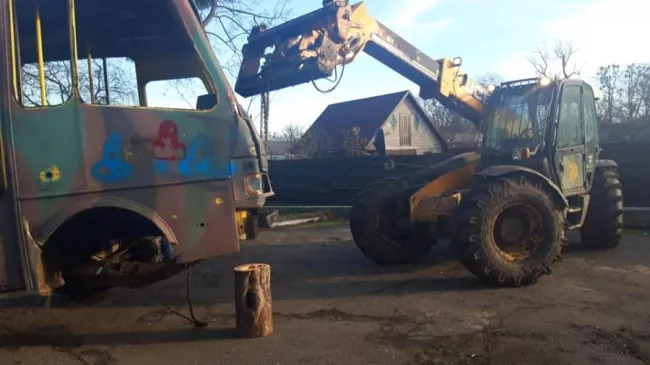 Невідомі понищили автобус учасників АТО у Ківерцях 2