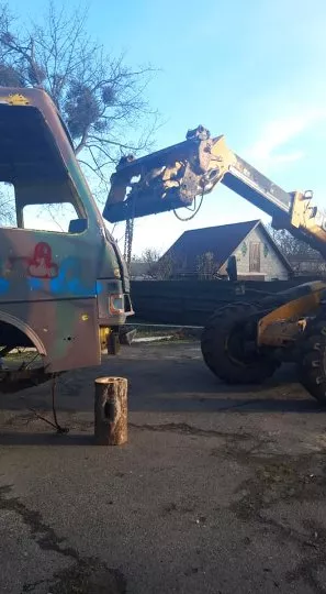 Невідомі понищили автобус учасників АТО у Ківерцях 3